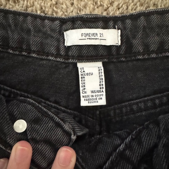 Forever 21 Premium Denim Jean Shorts Size 27 Distressed Black Cut-off - Picture 2 of 4